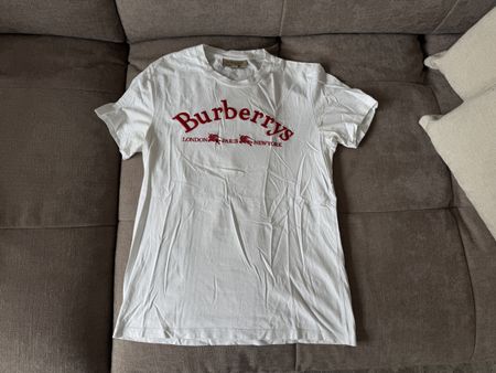 Burberry T-Shirt, size M.