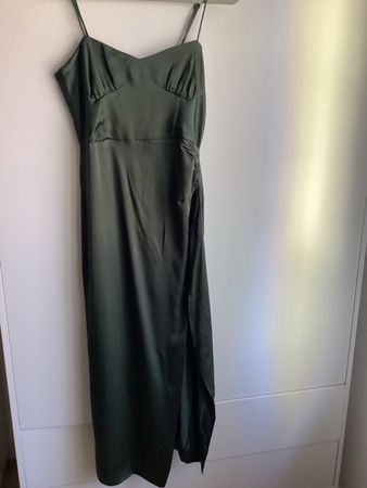 Schönes olives Kleid Zara, XS