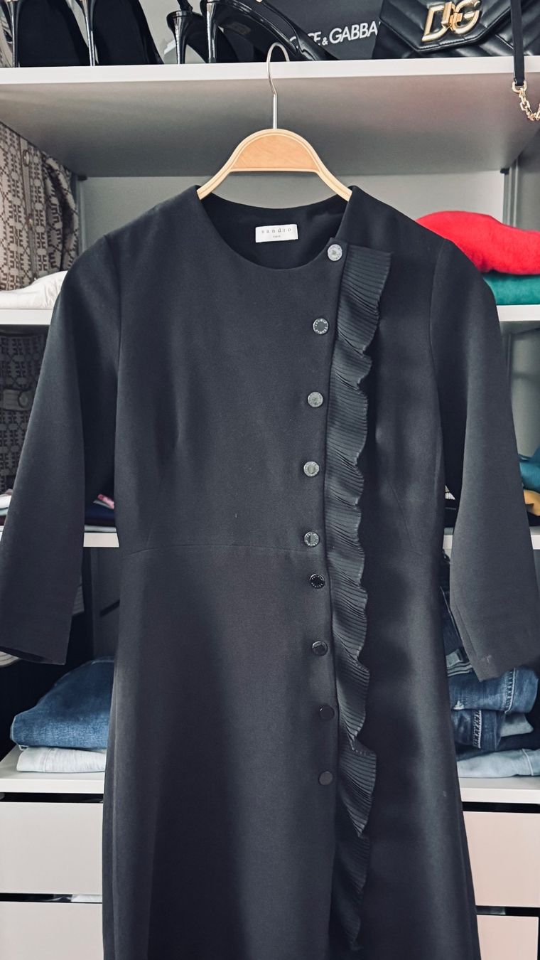 Sandro Vestiti: Sandro , Elegantes, kurzes, schwarzes Kleid, Grösse S – Nuovo (secondo la descrizione) da Worblaufen venduto da fortuna.. 6