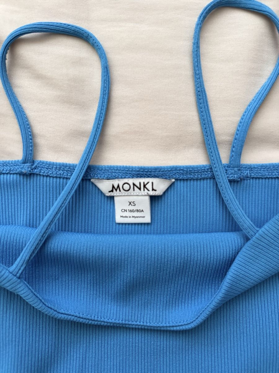 Monki Tops: Monki Croptops blau & schwarz – D'occasion à Volketswil par azypazy 3