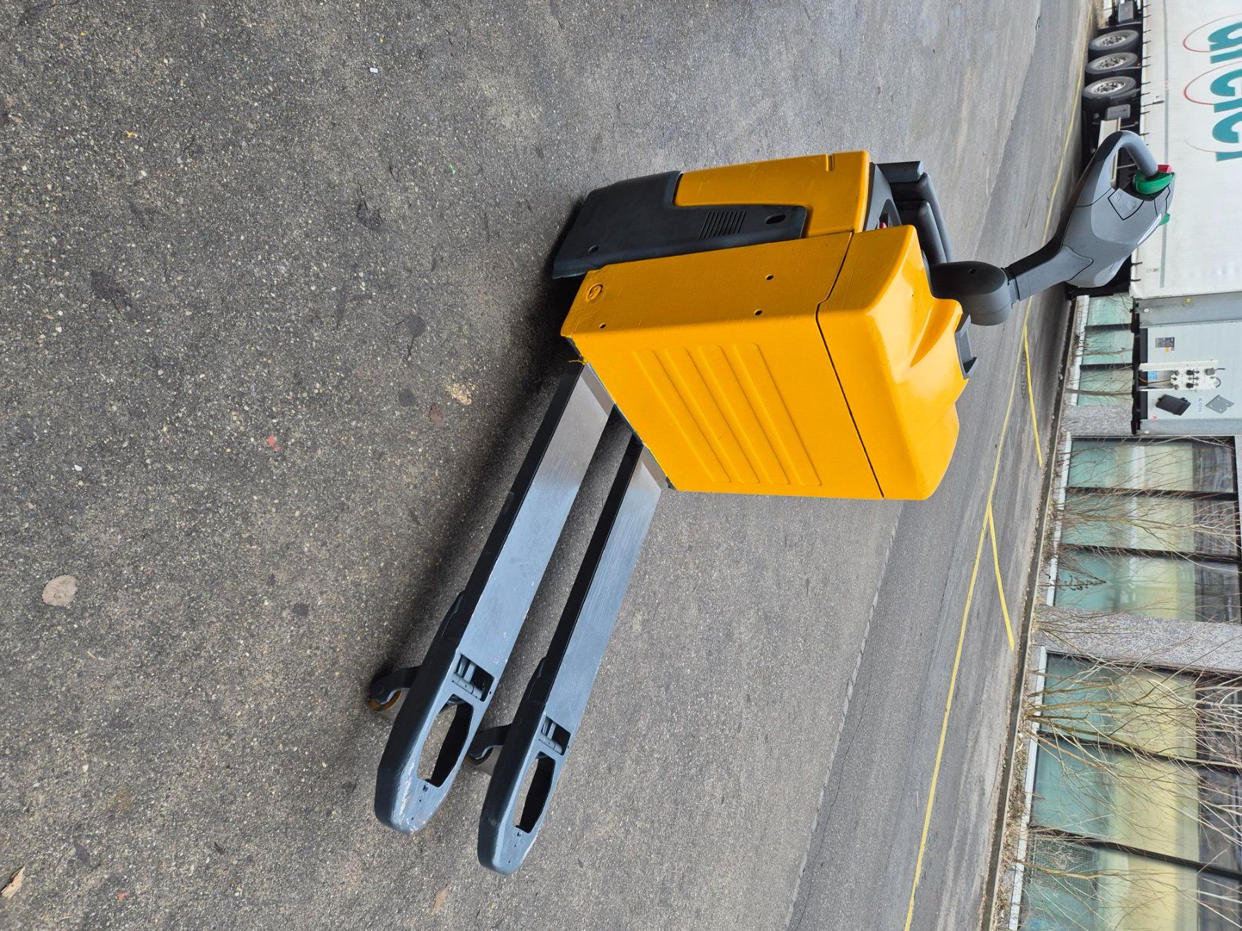 Jungheinrich Gabelstapler & Hubwagen: Jungheinrich Niederhubwagen – Gebraucht aus Aarau von LM-Handel