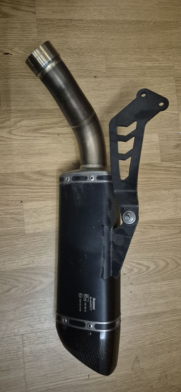 Yamaha Sistemi di scarico: MT 09 Akrapovic Endschalldämpfer – Usato da Oberdorf BL venduto da Herzi_141 1