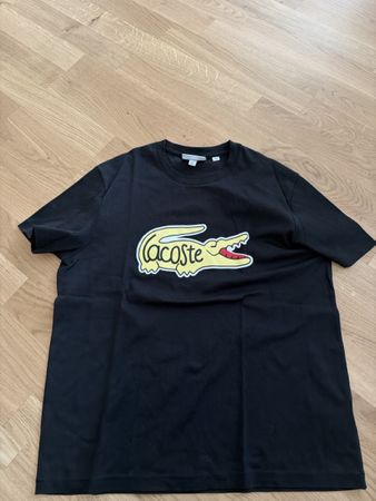 Schwarzes Lacoste T-Shirt mit speziellem Logo, Grösse L