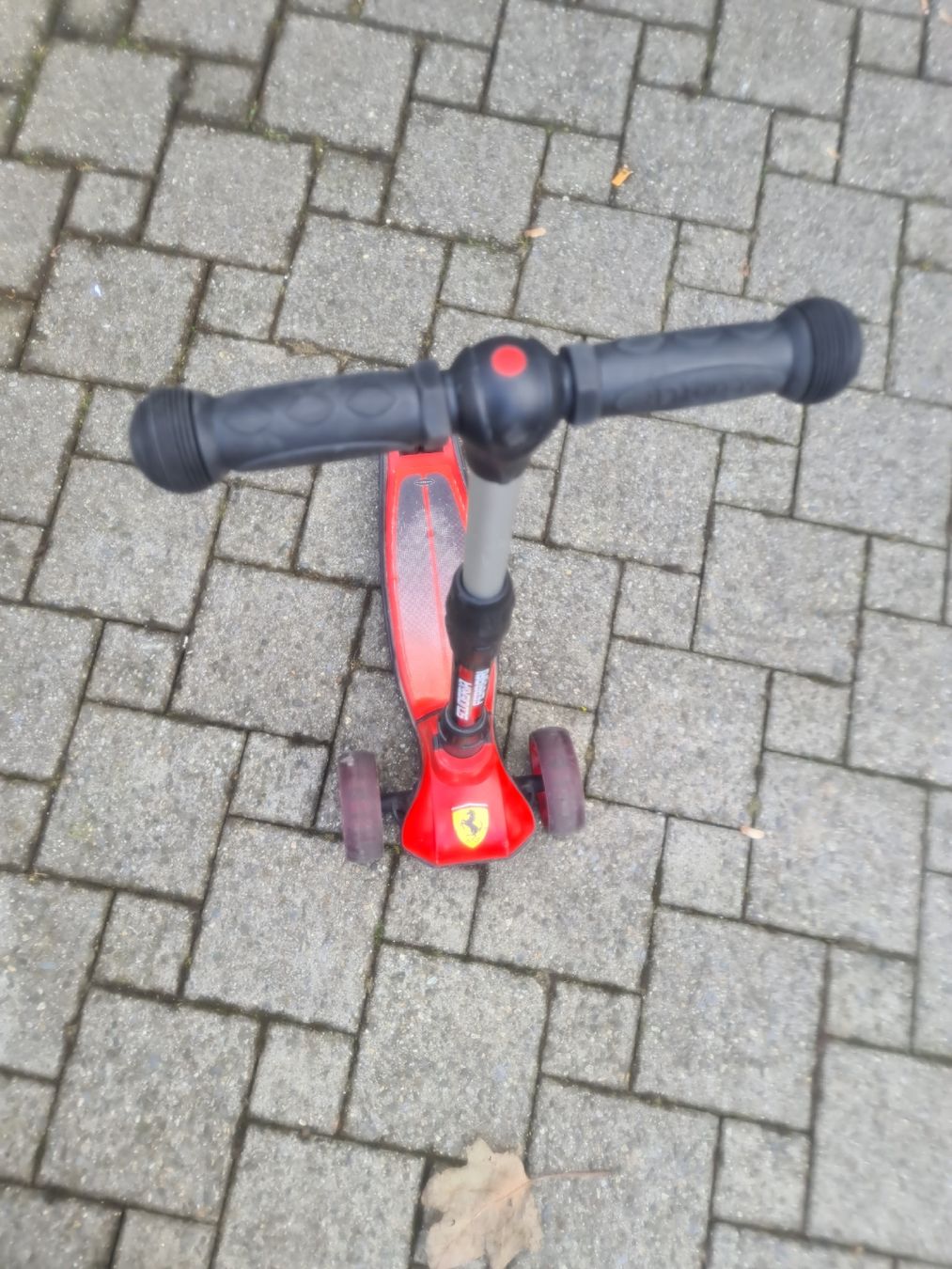 Fahrzeuge für Kinder: Kinder Trotti Ferrari rot – Gebraucht aus Baar von zagi09 2