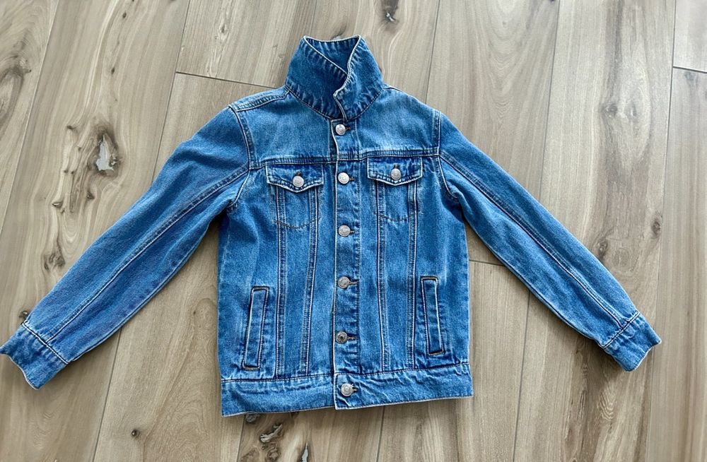 Jacken & Mäntel: Jeansjacke blau, Grösse 134 – Gebraucht aus Laufen von Gwitterchischte 1
