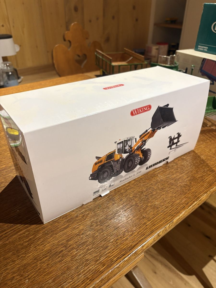 Liebherr Kit di modellismo & Modellini statici: Liebherr radlader L556 1:32 – Nuovo (secondo la descrizione) da Maracon venduto da tro_chq5 1