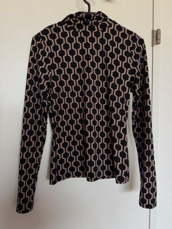 Rollkragenpullover mit edlem Muster - S - wie NEU!