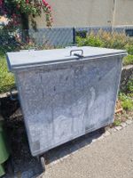Grosser Kehricht Container Metall mit Rollen guter Zustand
