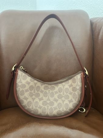 Elegante Coach Halbmond Tasche im Signature Design