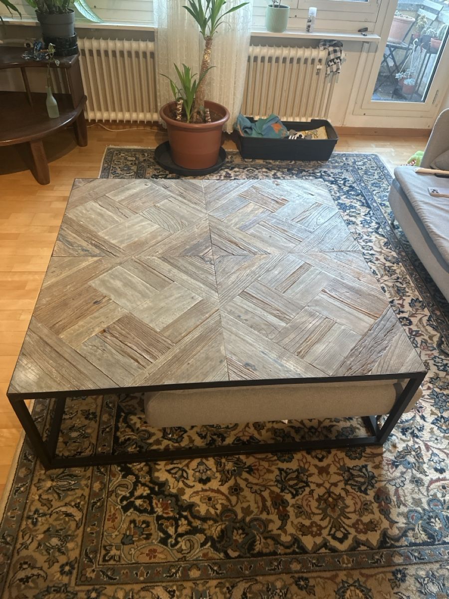 Tables: Wohnzimmertisch aus Holz – D'occasion à Zürich par Akt_qw5j