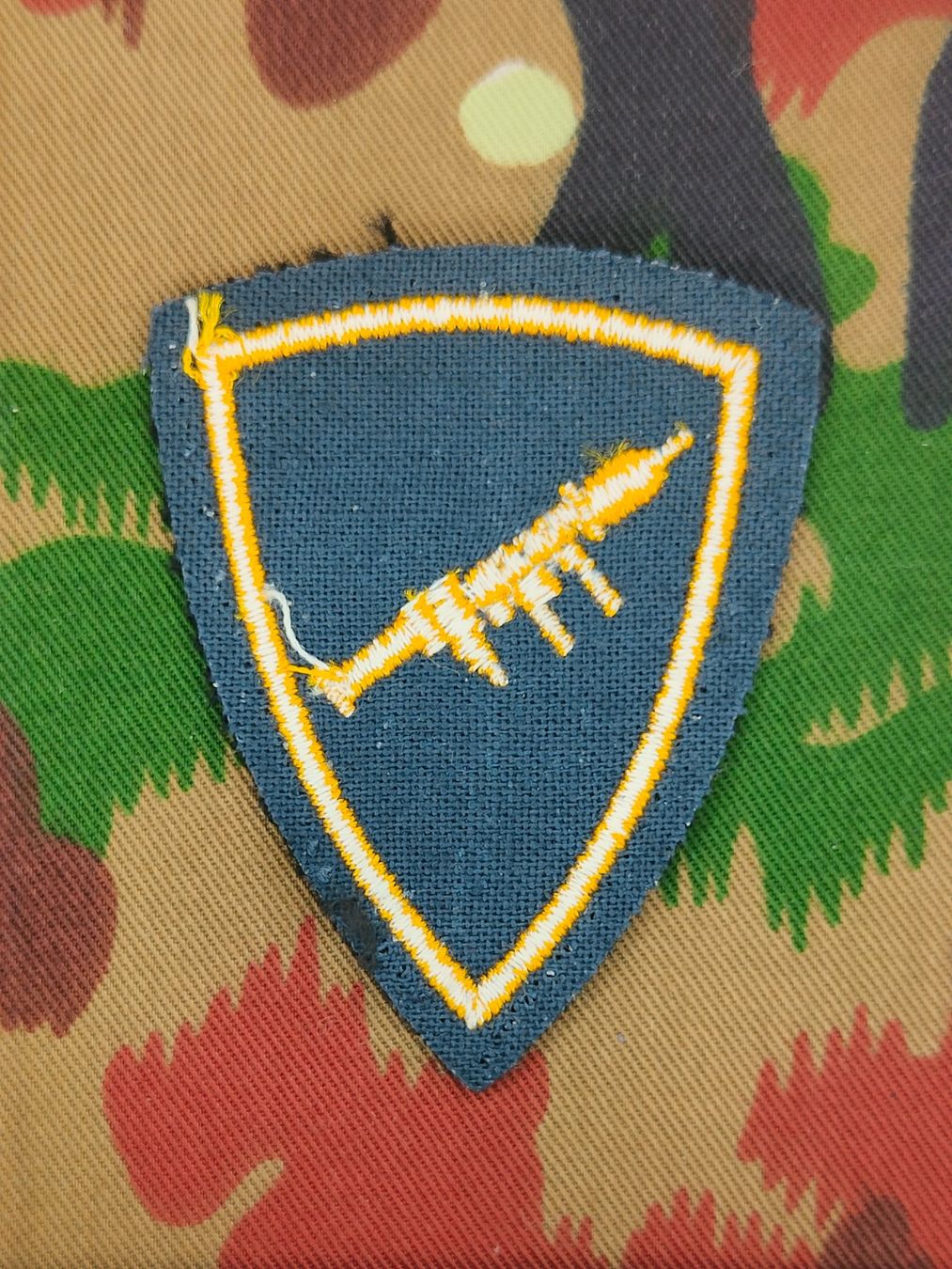 Schweizer Armee Placchette & Badge: Funktionsabzeichen An der Panzerfaust ausgebildet Ord. 95 V4 – Usato da Bauma venduto da SwissMilitaria 1