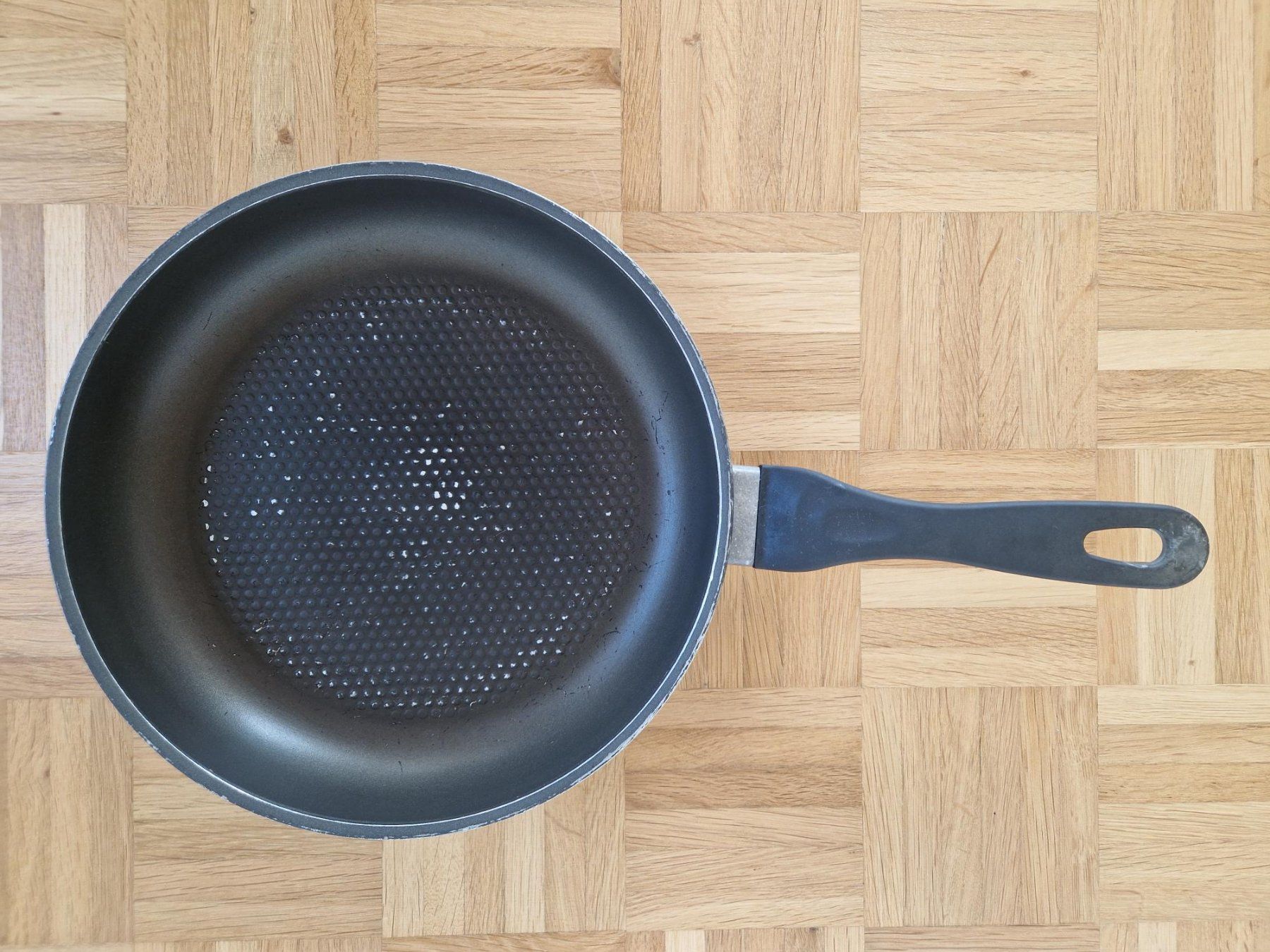 Pfannen: Pfanne 28cm gebraucht – Gebraucht aus Zürich von yro_qvz7