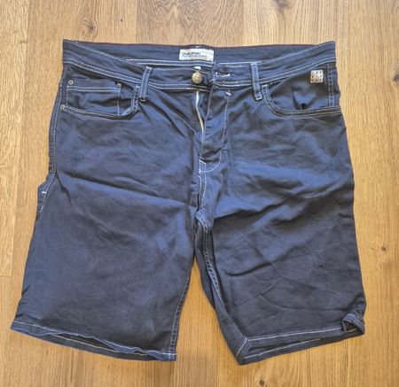 Kurze Jeans-Shorts "Blend" (Gr. XL)