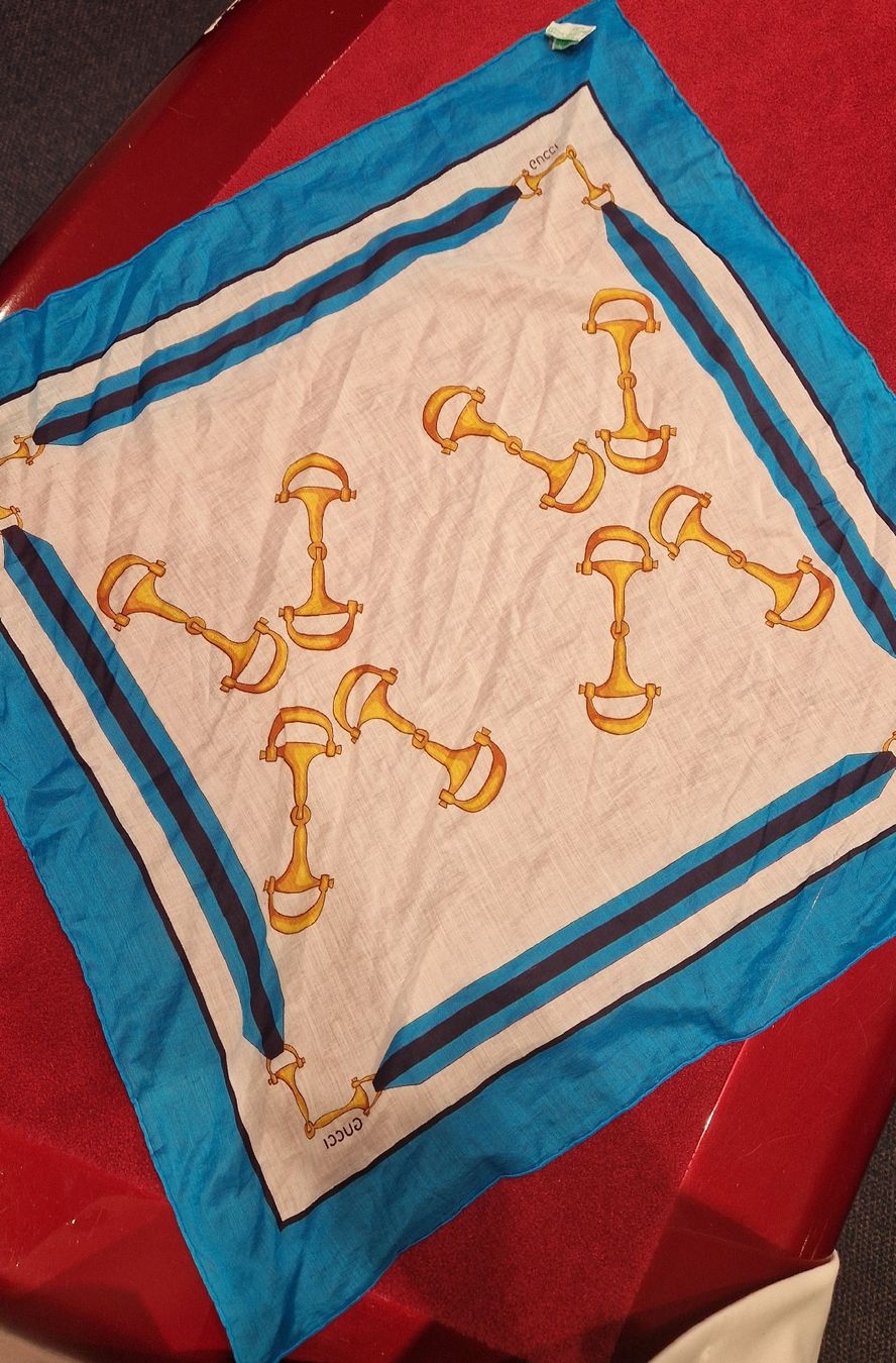 Gucci Foulards & écharpes: foulard Gucci vintage – Neuf (Voir description) à Collombey par Preloveditems