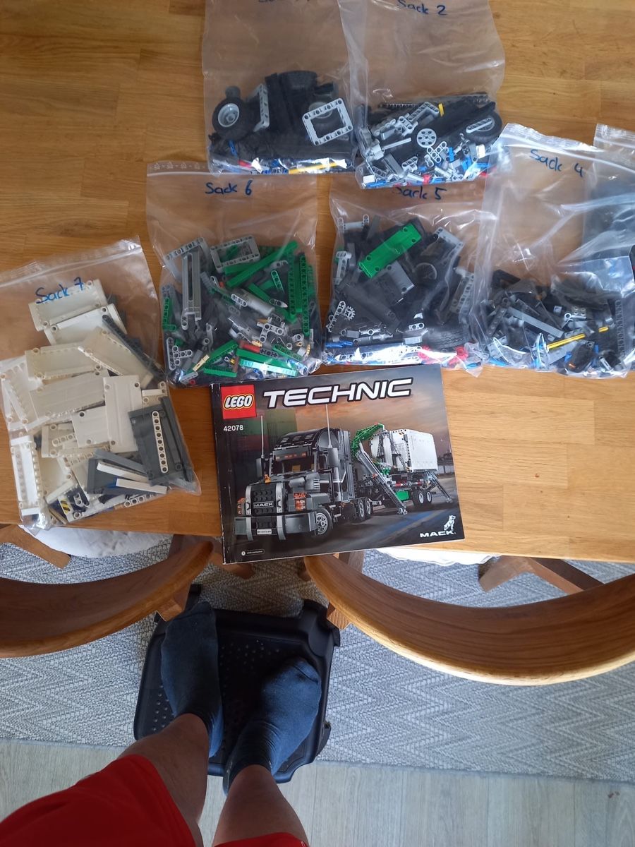 Lego Kit di costruzioni: Lego Technic Mack Lastwagen – Nuovo (secondo la descrizione) da Hallau venduto da 13gs