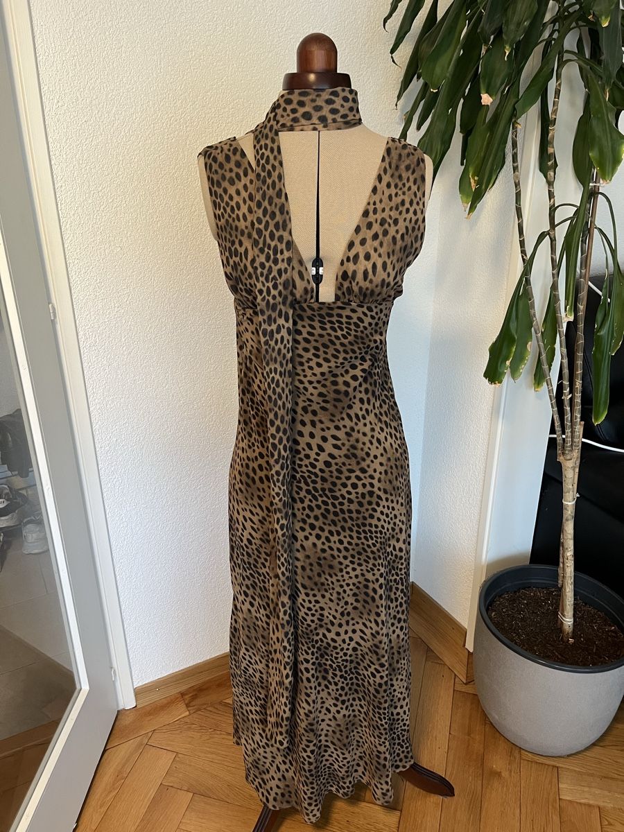 Zara Kleider: Leopard dress with neck scarf set – Gebraucht aus Lausanne von Lillielillie 1