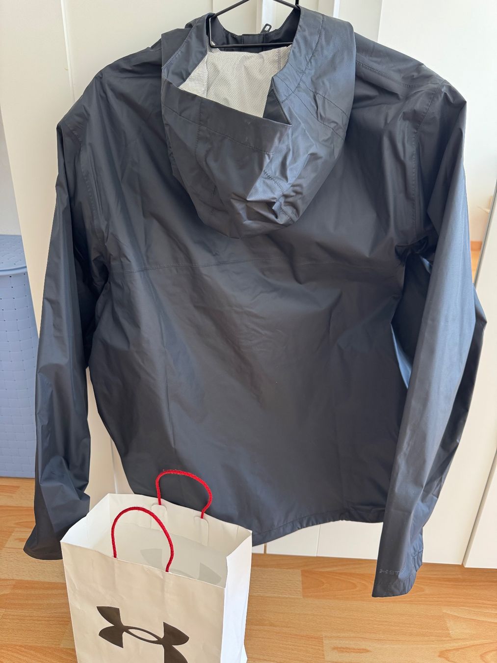 Under Armour Giacche: Regenjacke – Nuovo e nell'imballaggio originale da Oftringen venduto da bmw_b8bm 5
