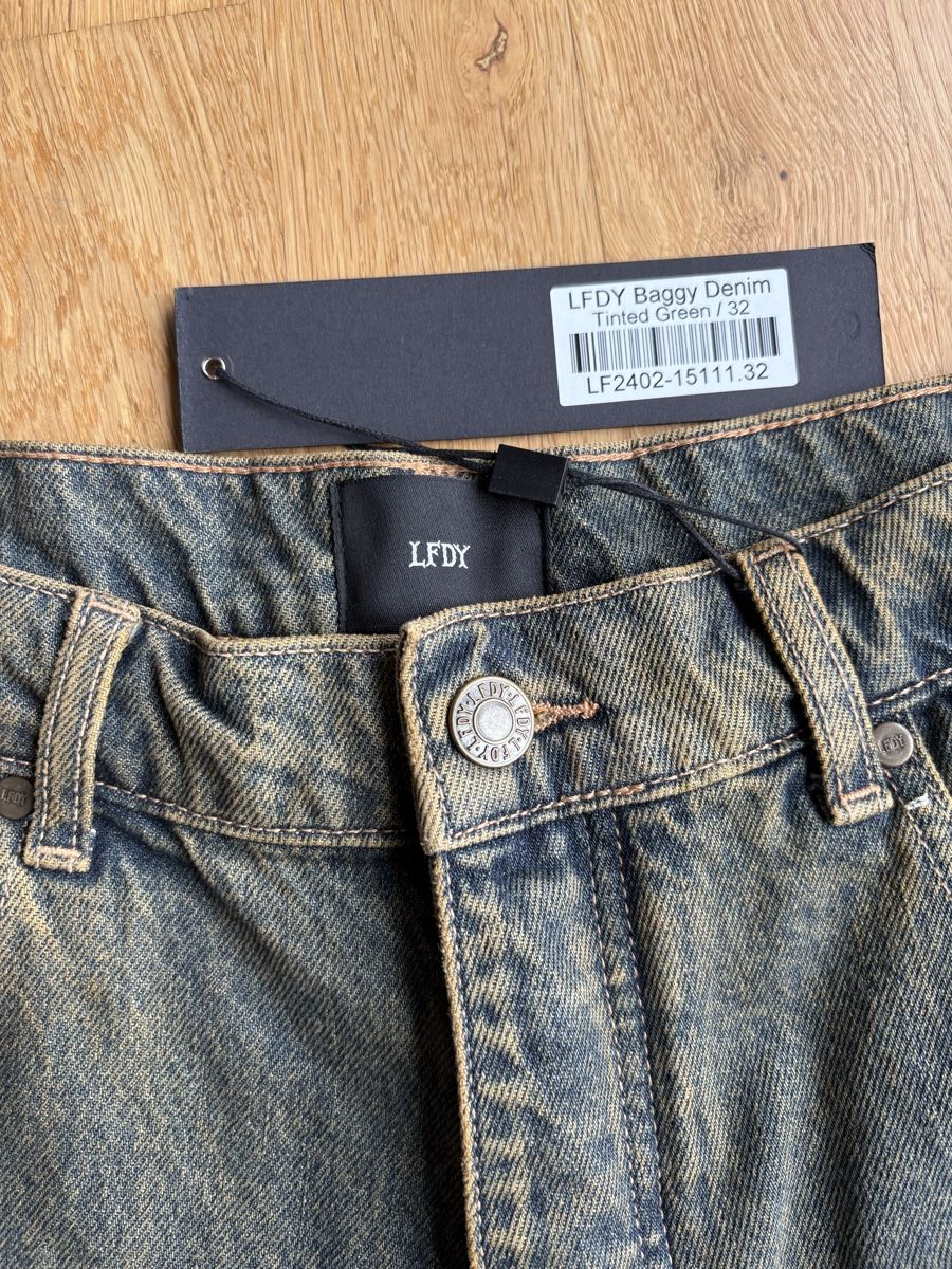 Live Fast Die Young Jeans: LFDY baggy denim jeans size 32 – Nuovo e nell'imballaggio originale da Oberbüren venduto da dav_hyc9