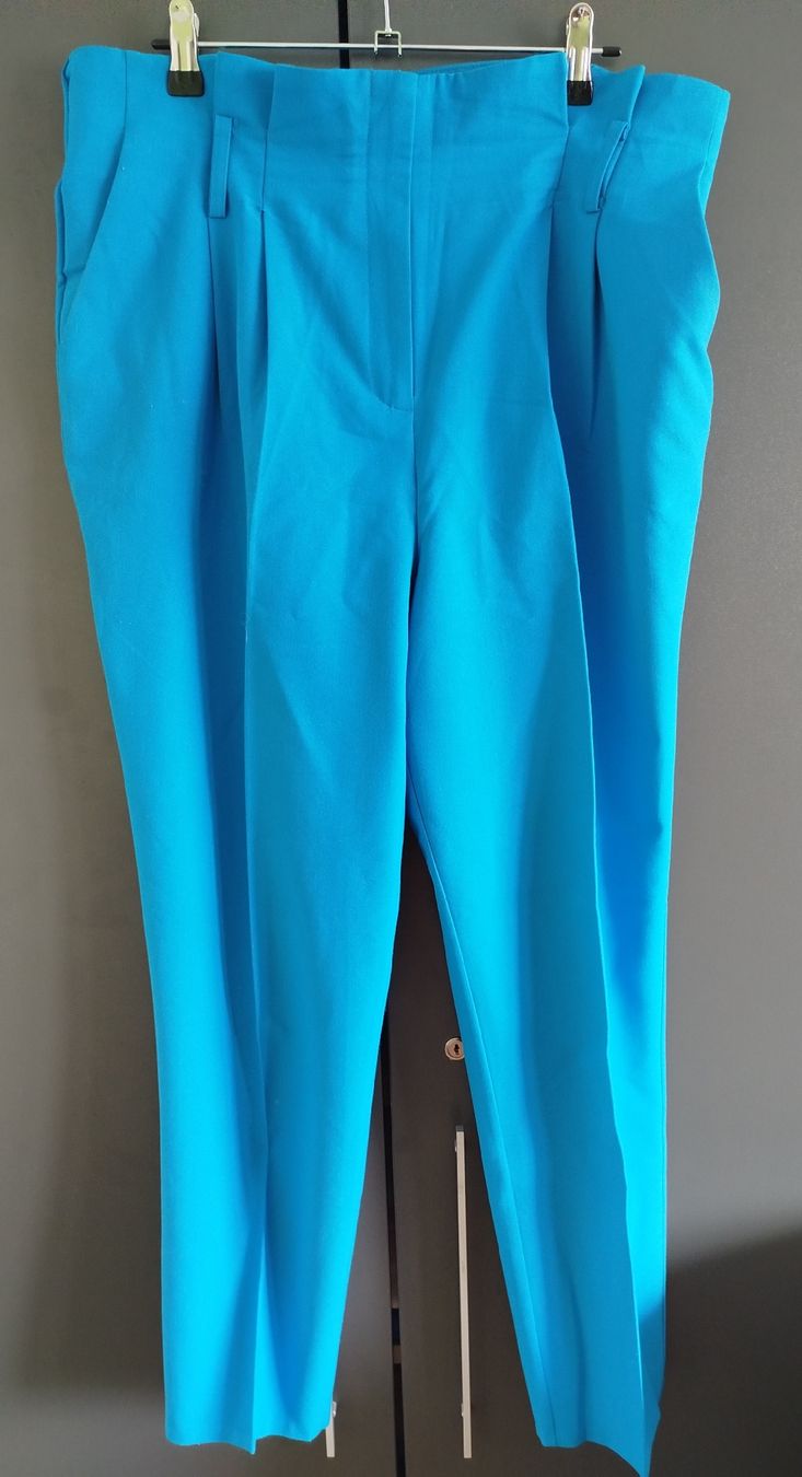 Pantaloni: hochtaillierte Hosen – Usato da Winterthur venduto da Natastar