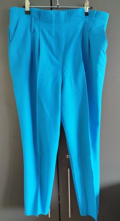 hochtaillierte Hosen