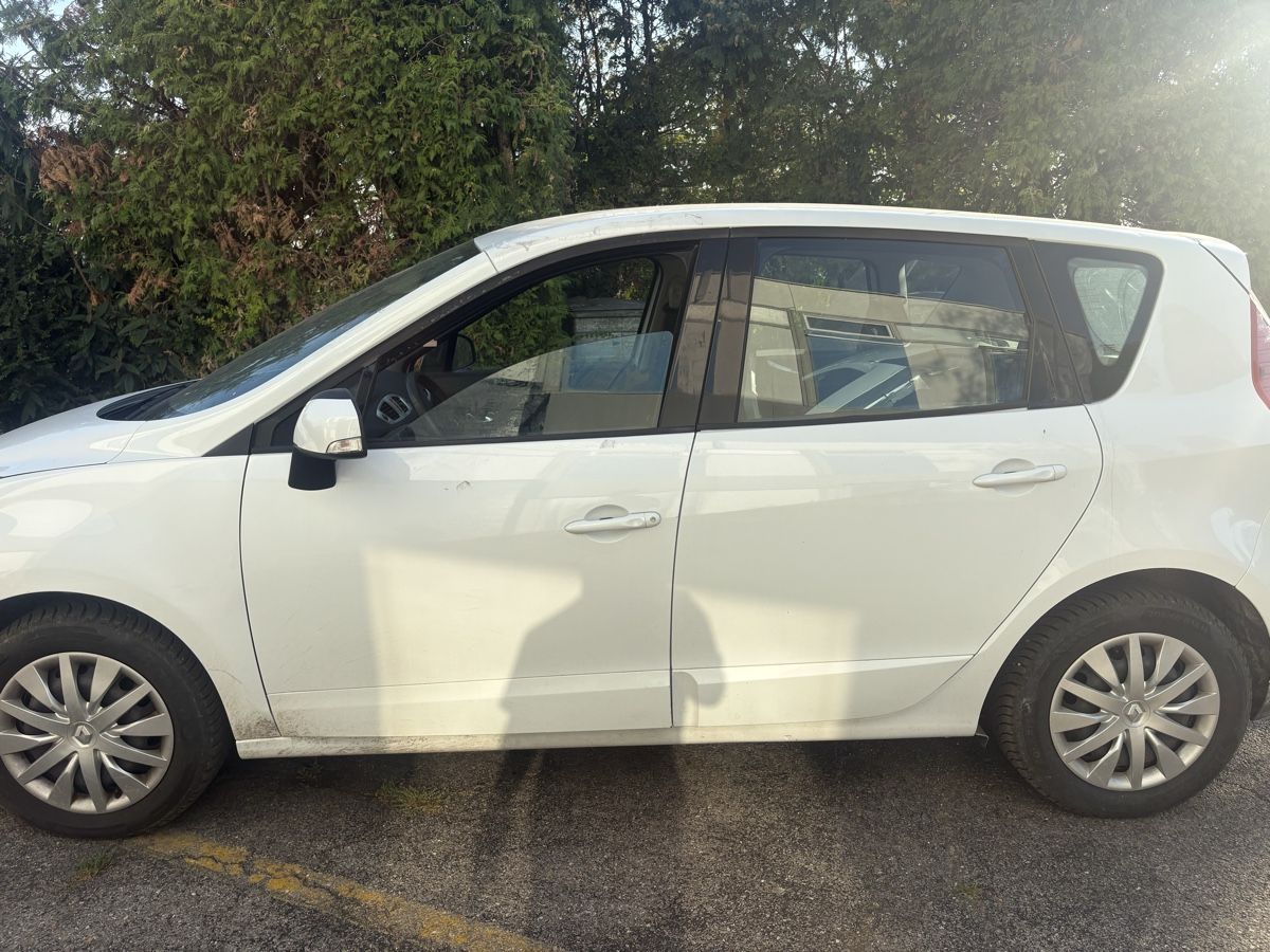 Renault Automobili: Renault Scenic 1.9 DCI – Difettoso da Gals venduto da aya_p7pd 2