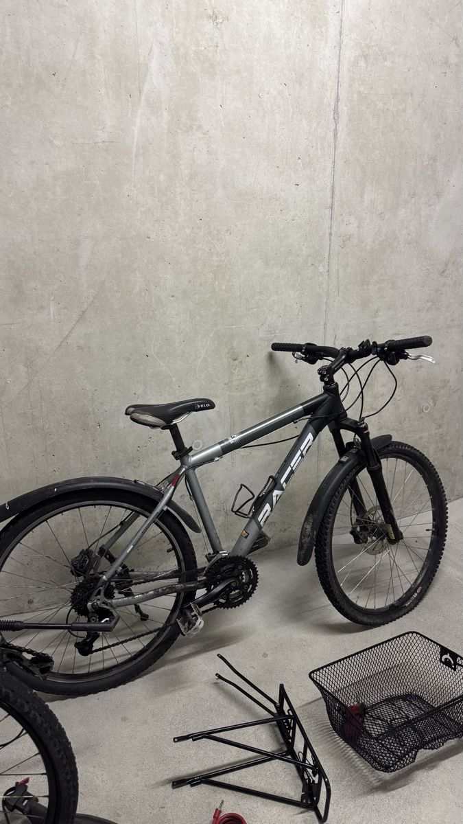 Biciclette: Bicycle accessories: rear rack, basket, mudguards – Usato da Winterthur venduto da Kevin.Prandini 1