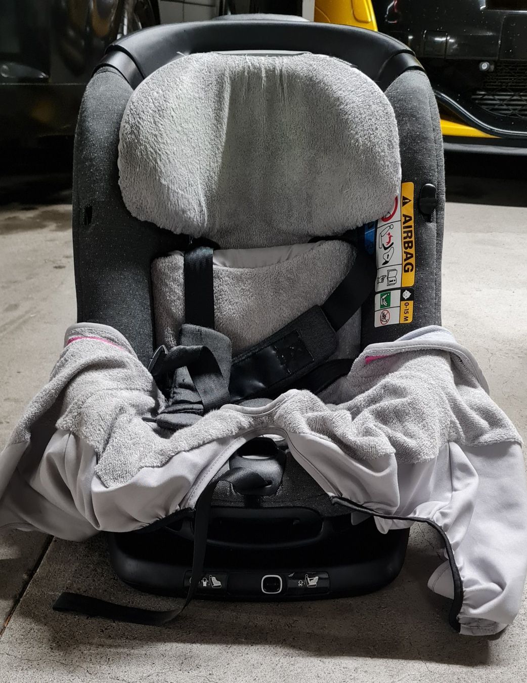 Maxi-Cosi Seggiolini per auto: Maxi Cosi Kindersitz Axissfix 2017 – Usato da Wallisellen venduto da T8304T