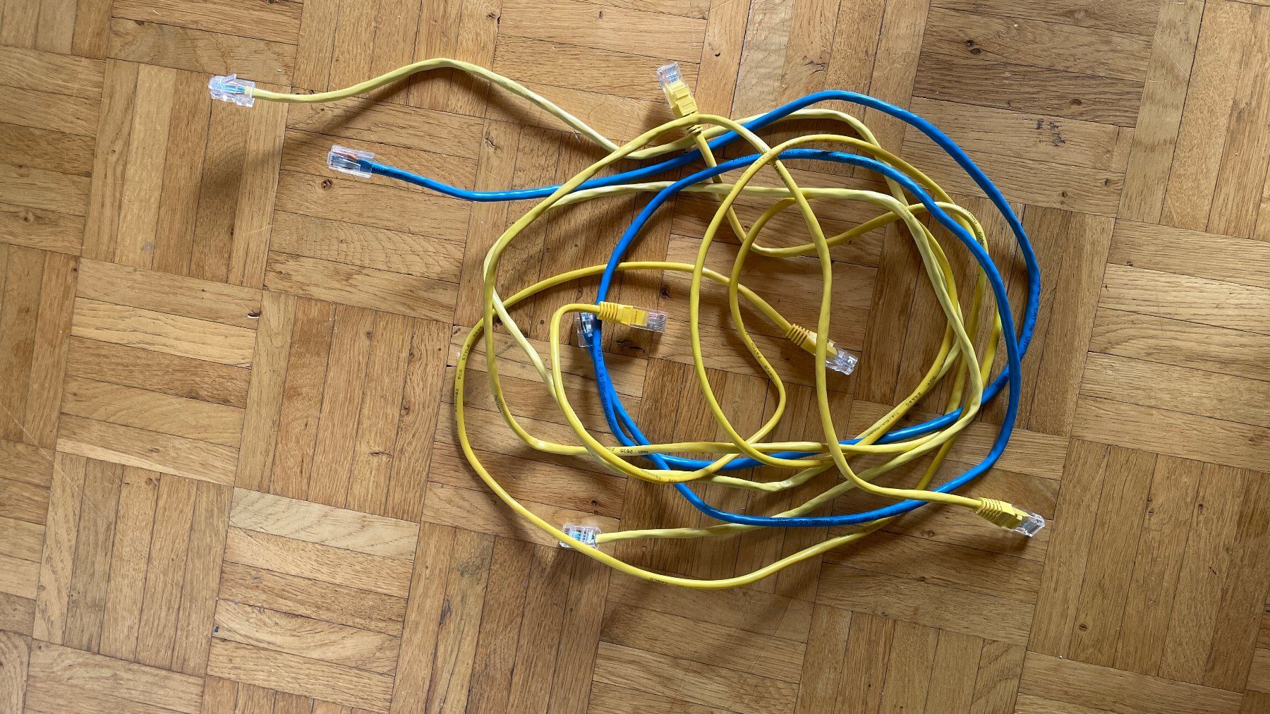 Câbles: 4 Stk. Netzwerkkabel CAT 5e – D'occasion à Glattfelden par cybermaxx
