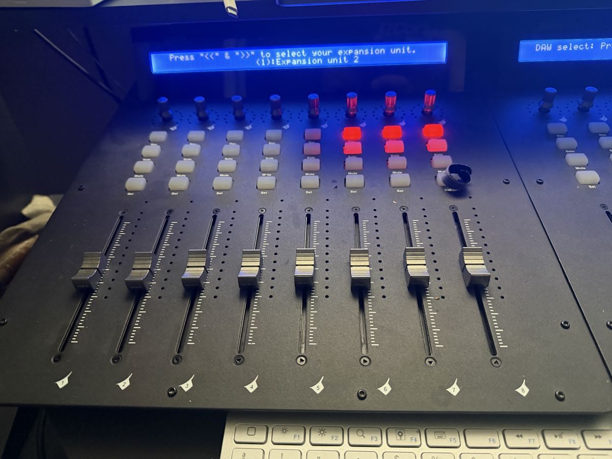 Icon Console di mixaggio: Icon qcon pro G2 + Ex – Usato da Corbeyrier venduto da ant_2r6l 3