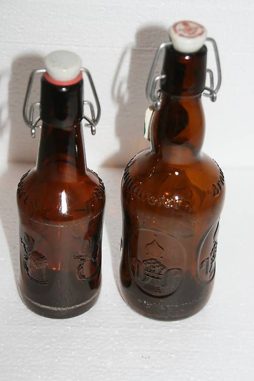 Verres, cruches & bouteilles: 2 Bierflaschen mit Bügel – D'occasion à Bubendorf par Mia111 1
