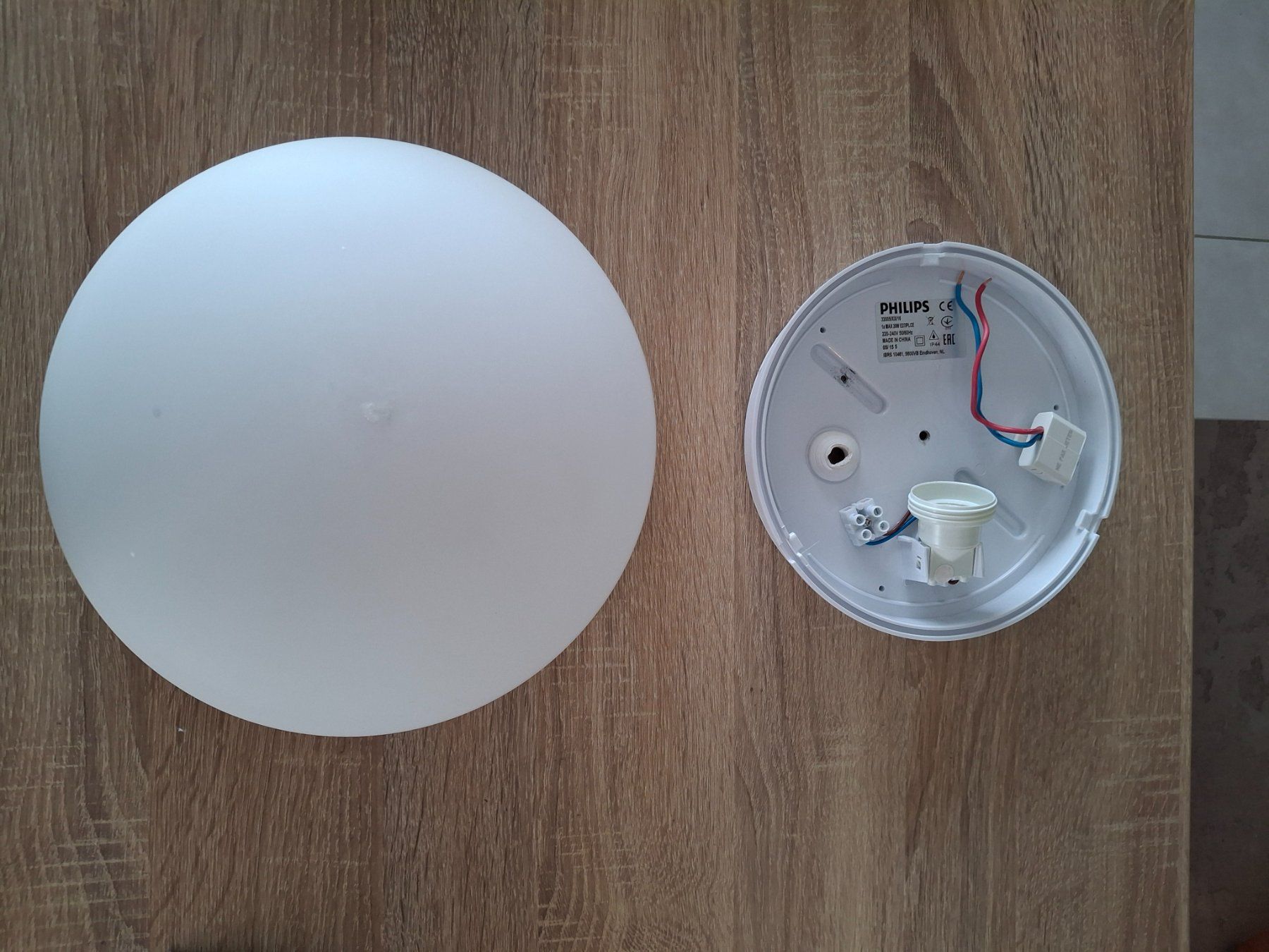 Jeu de 3 plafonniers Philips pour salles de bains et WC. (Gebraucht) in ...