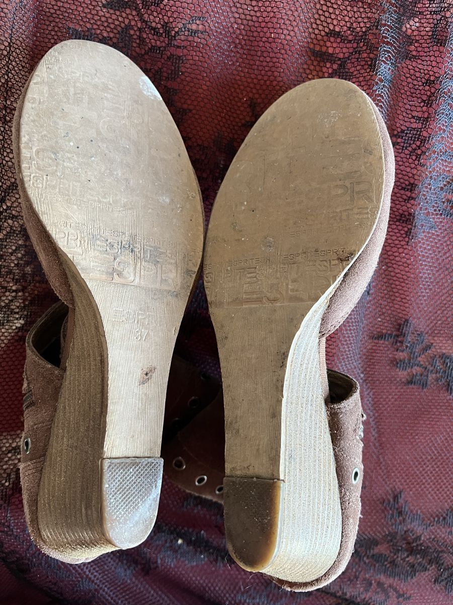 Esprit Scarpe da donna: Sandales compensées Esprit en daim brun, taille 37 – Usato da Chézard-St-Martin venduto da Cheyenne_75 2