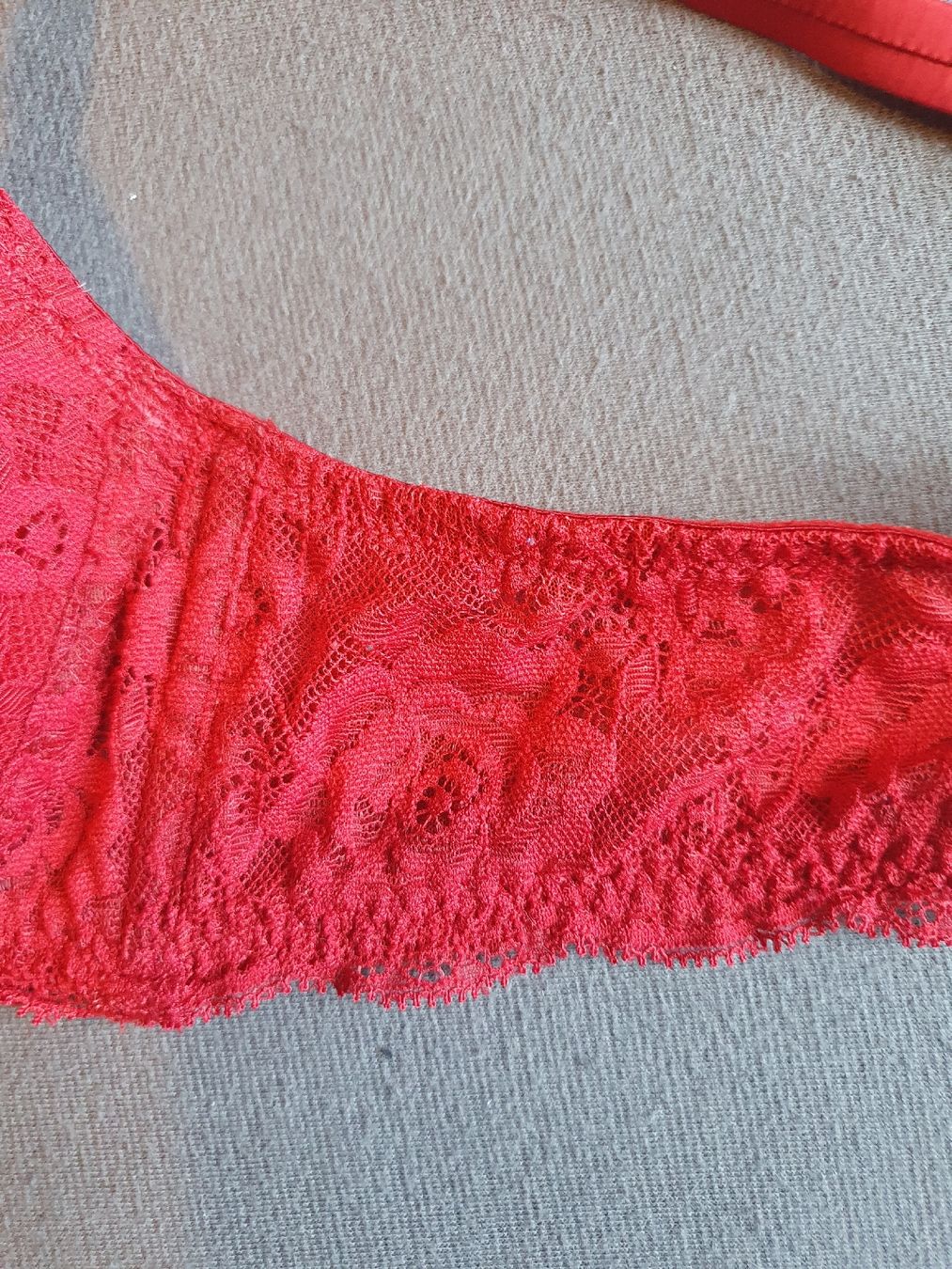 Altra biancheria intima: Roter Spitzen-BH mit Bügel 80B – Usato da Wimmis venduto da hel_m26m 3