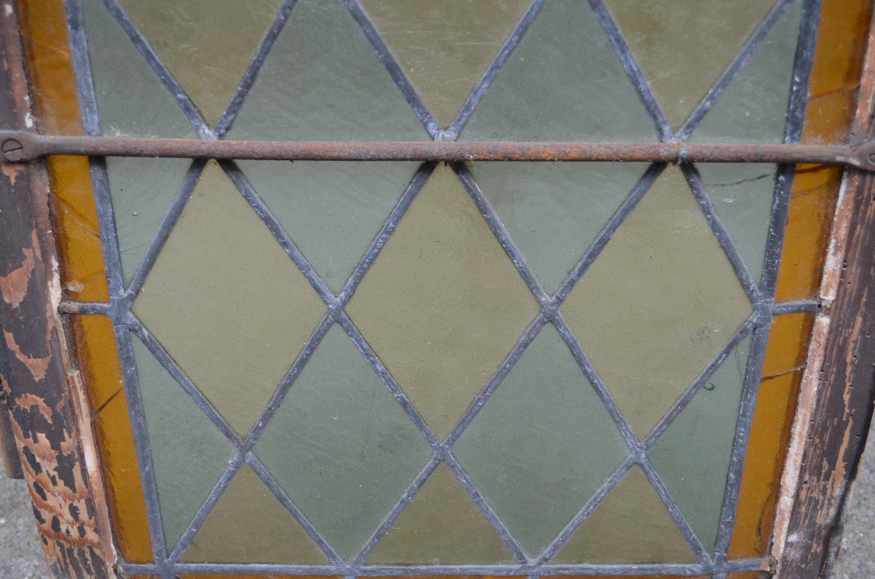 Fenêtres: Antikes Fenster mit farbigem Glas, – D'occasion à Wil SG par Athi 8