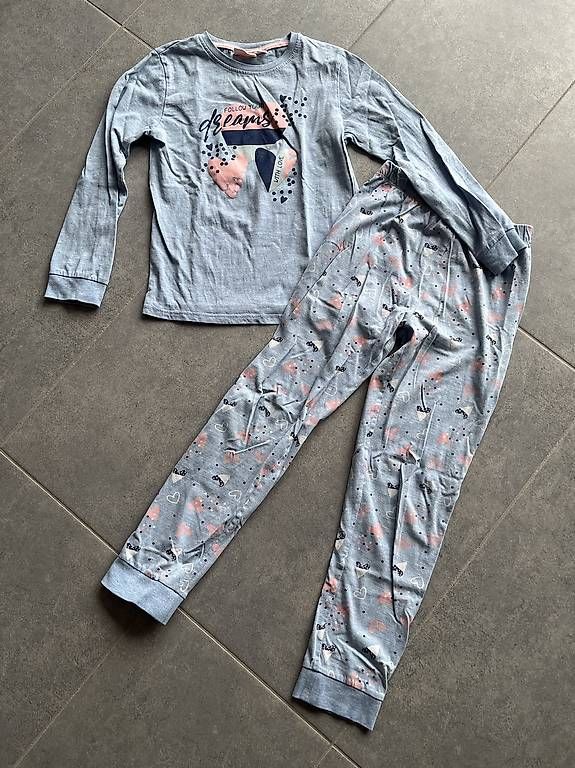 Pigiama & Simili: 3x Langarm Pijama Grösse 128 – Usato da Erlinsbach SO venduto da SmilingTiki 1