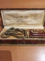 Antike Schmuckschatulle mit Kette und Brosche im Set