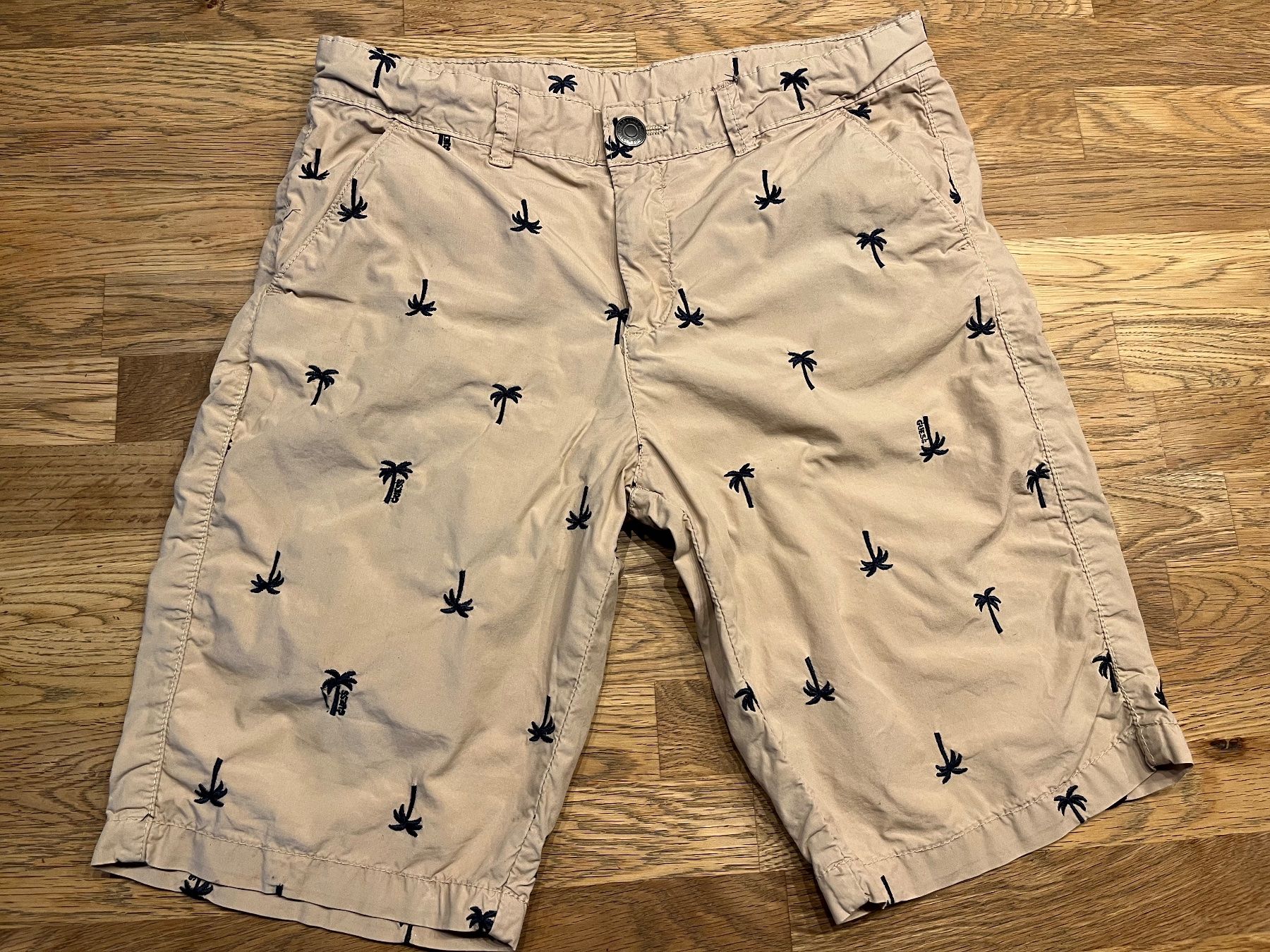 Guess Pantaloni: Guess Shorts Gr.152 – Usato da Oberdorf SO venduto da sa-na
