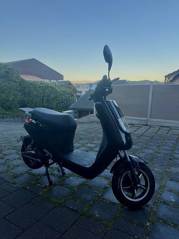 Scooters: Elektro Roller X1 – Gebraucht aus Kölliken von eme_8r9d 1