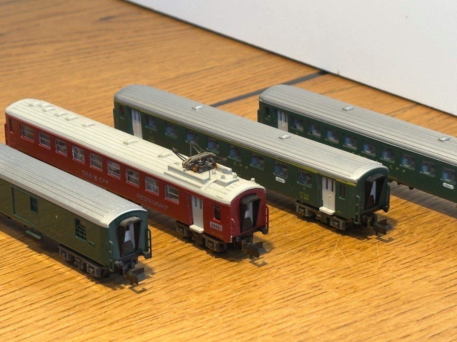 Modelleisenbahnen: L1891: 4 Stk. SBB Eisenbahnwagen(Spur N) – Gebraucht aus Birsfelden von Birs_25 2