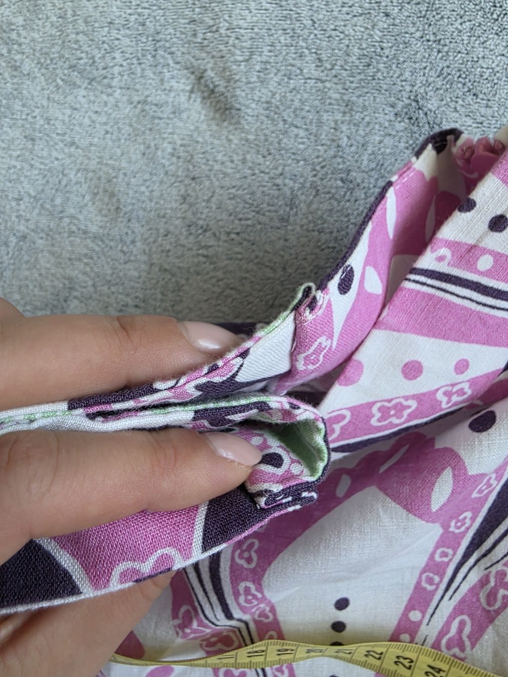 Zara Pantaloni: Zara Hose mit Muster, Grösse M – Usato da St Gallen venduto da vir_5kgt 4