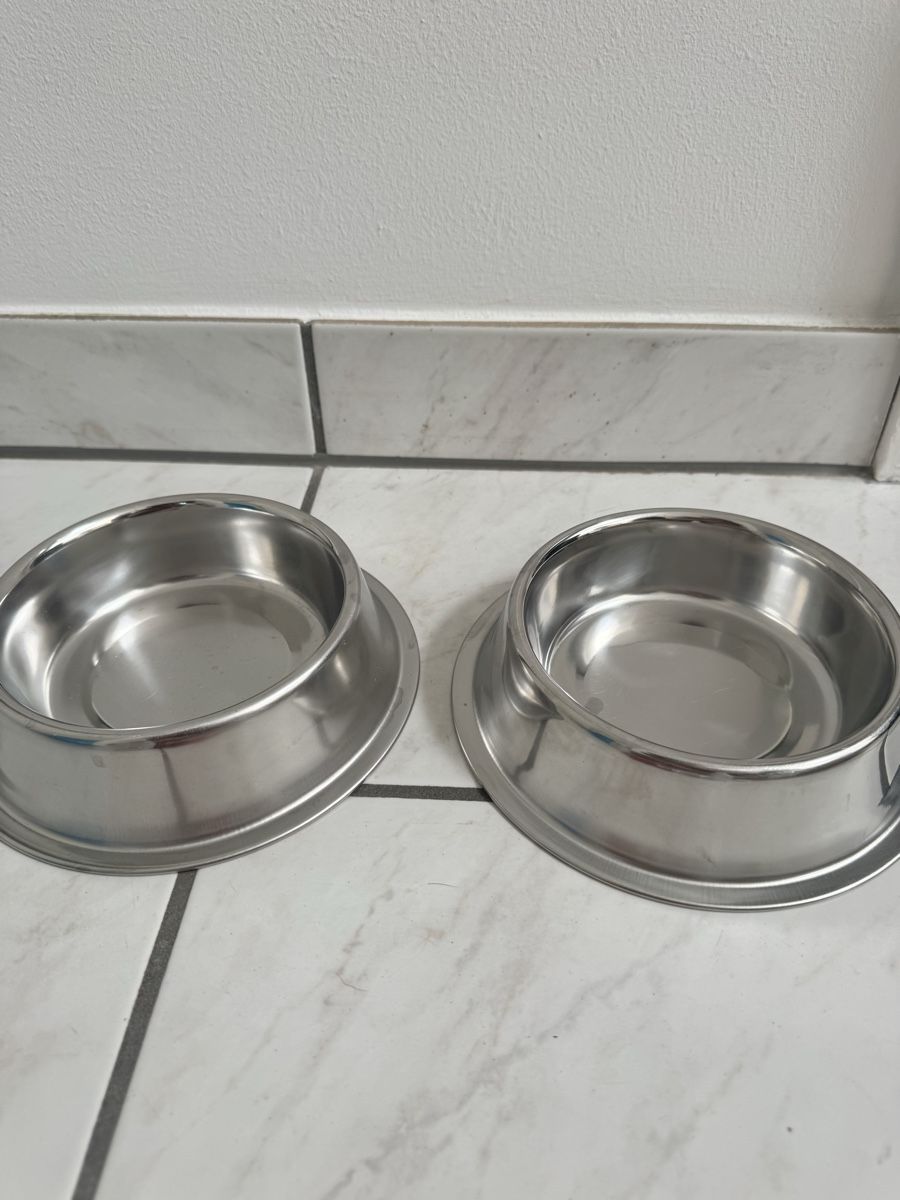 Niches, paniers: Dog set – D'occasion à Porza par kaj_d5q7 1