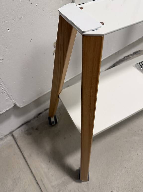 Wandhalterungen: TV Ständer mit Rollen "Ecotiny" – Gebraucht aus Vaduz von jam_lfw7 2
