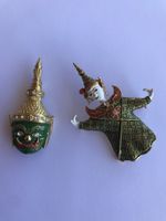 Paire de broches thaï plaqué or