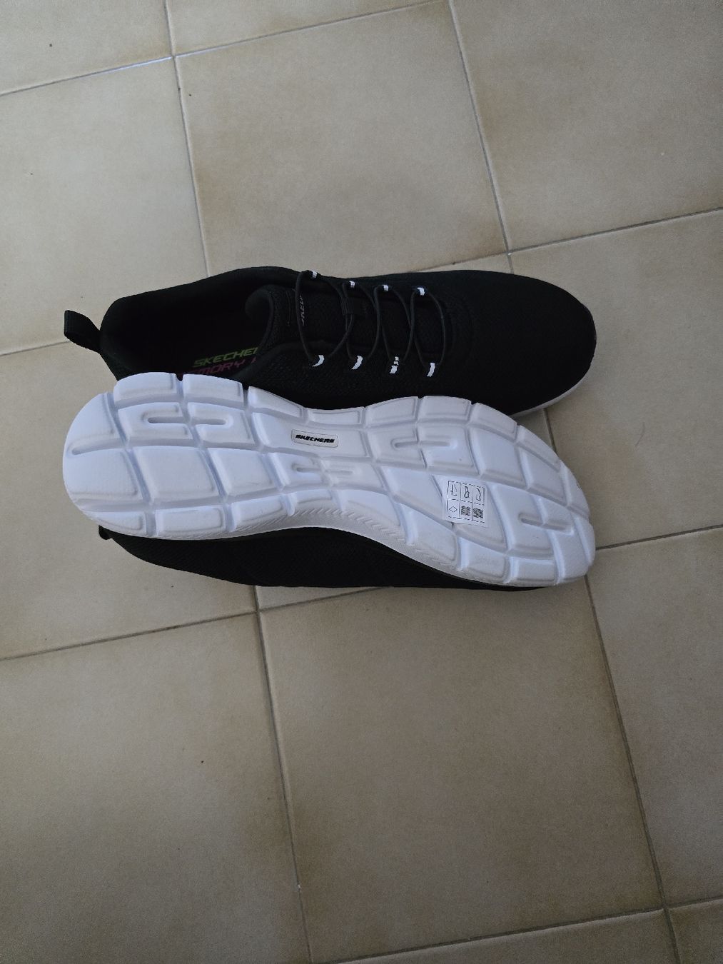 Skechers Damenschuhe: Nie getragen – Neu und originalverpackt aus Oberengstringen von son_cj2r