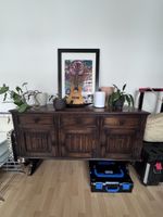 Rustikales Vintage-Sideboard aus dunklem Holz Kommode