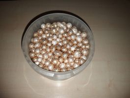 Styroporkugeln als Weihnachtsdekoration