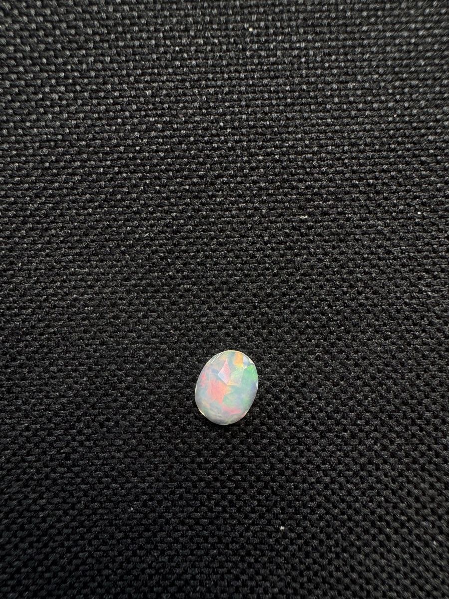 Edelsteine: Äthiopischer Opal 0.95ct – Neu und originalverpackt aus Wängi von Horus90