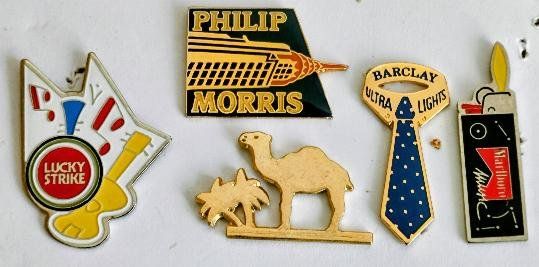 Plaketten & Abzeichen: 5 Zigaretten Pin – Gebraucht aus Pfäffikon ZH von Colacity