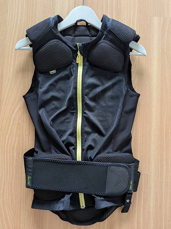 Protezioni & Imbottiture: Evoc Protector Vest Air+ Gr.M – Usato da Rapperswil SG venduto da boatix