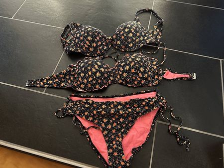 Blumen Bikini Set schwarz rosa geblümt Badeanzug